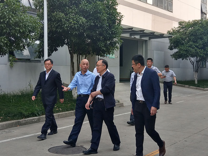 南京市一級巡視員、淮安市副市長、寧淮智能制造產(chǎn)業(yè)園黨工委書記許明一行調(diào)研考察南京奧聯(lián)電子